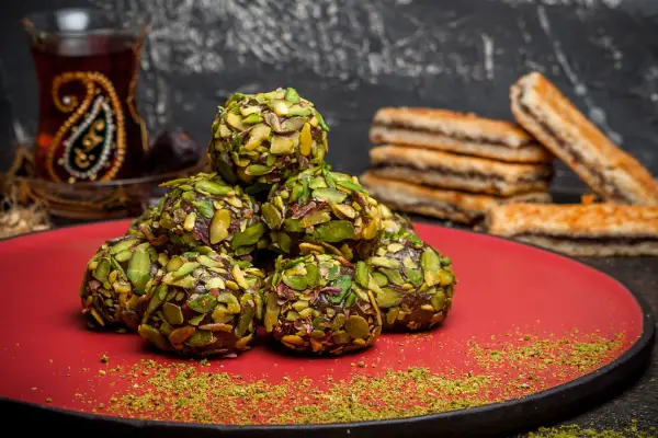 طرز تهیه ترافل پسته و شکلات خانگی