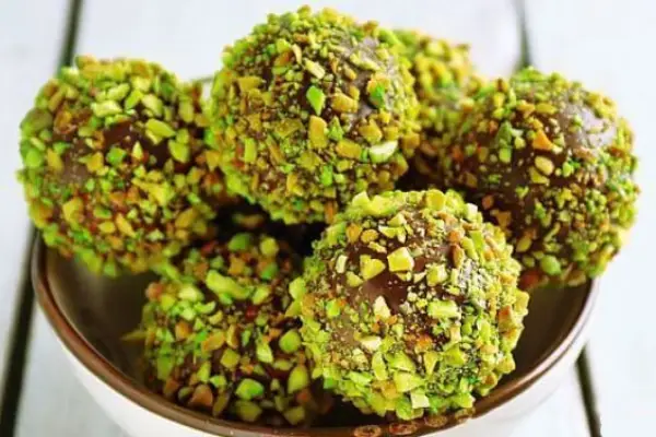 تنوع در طرز تهیه ترافل پسته و شکلات